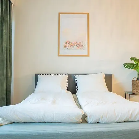 Arctic Downtown Dream: Cozy *